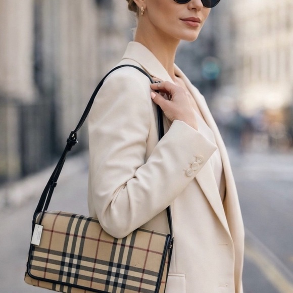 SALE ENDS AT MN ❤️ EUC Burberry Haymarket Novacheck Canvas Baguette Shoulder Bag - Picture 5 of 17